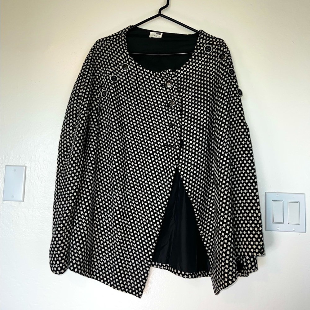 Poncho - Picture 2 of 6